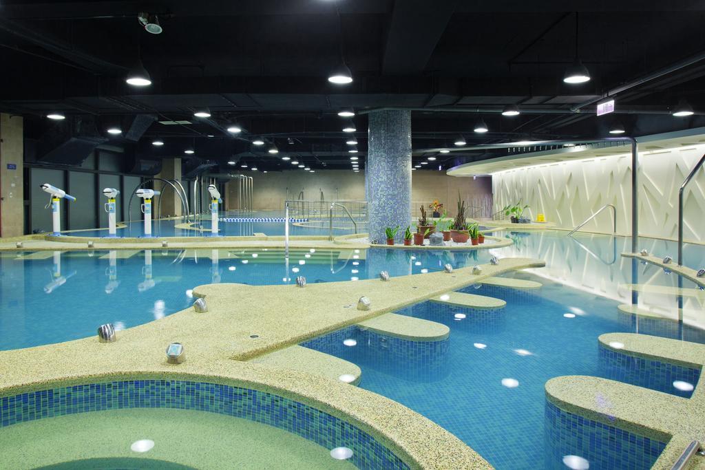 E-Da Royal Hotel Dashu Facilidades foto Swimming pool