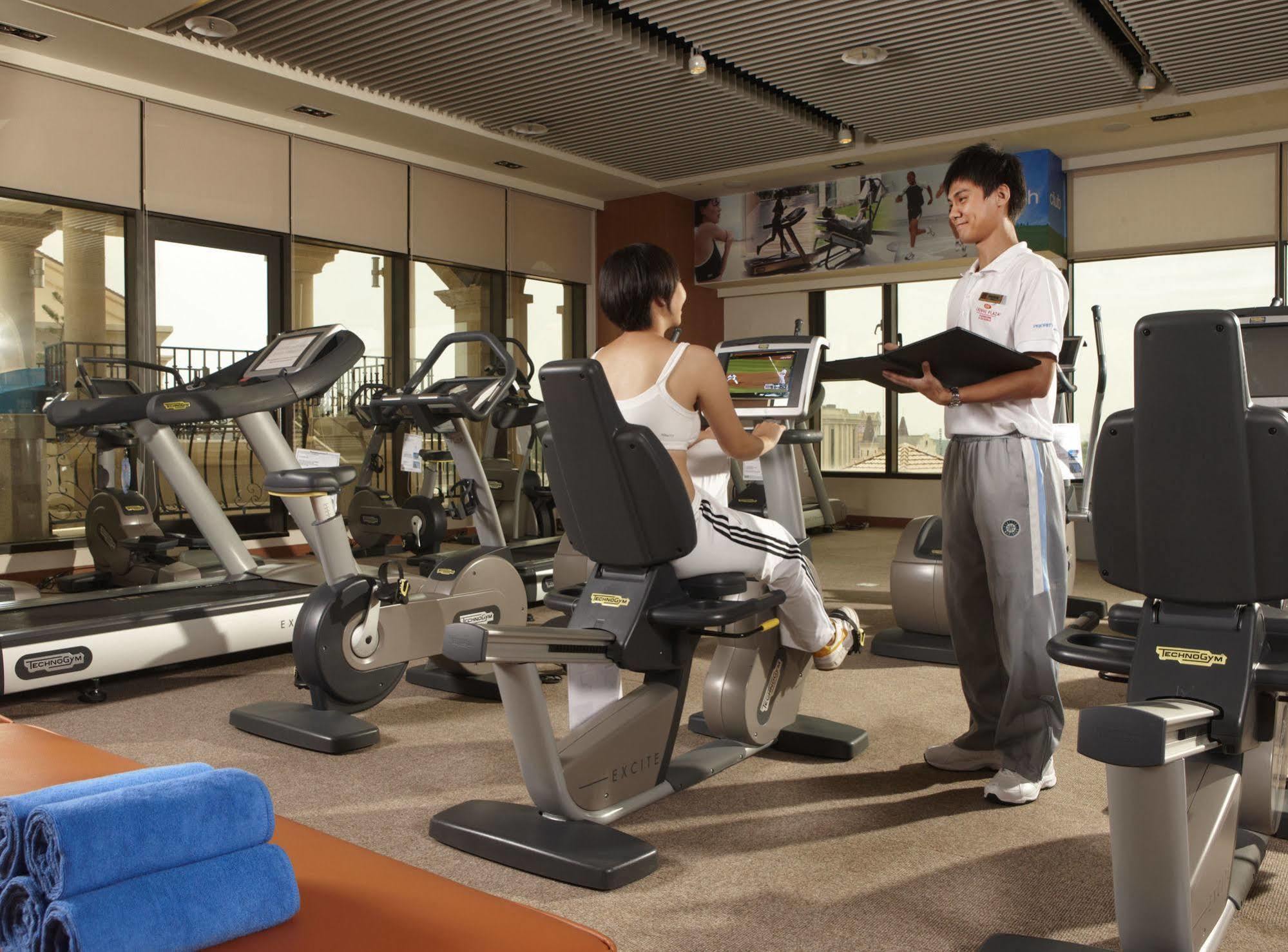 E-Da Royal Hotel Dashu Exterior foto A personal trainer with a client